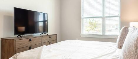 2 bedrooms, desk, iron/ironing board, Internet