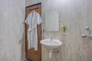 Family Apartment, 2 Bedrooms, Courtyard View, Ground Floor | Bathroom | Shower, free toiletries, towels - The Sequeira Guest House (Majorda)