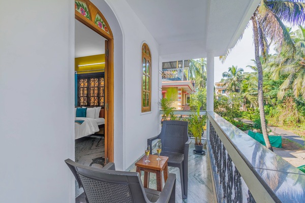 Deluxe Double Room | Down comforters, desk, iron/ironing board (on request), WiFi (free)