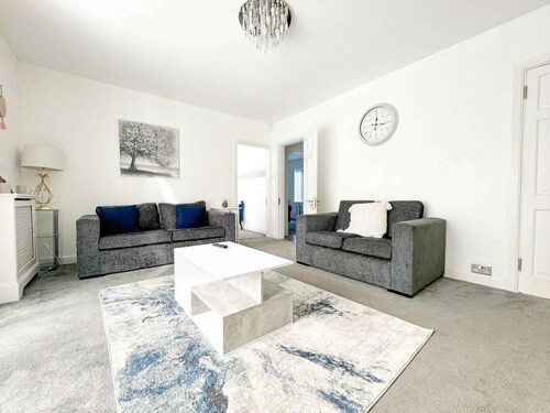 Zen 8-Bedroom Den in Edgbaston