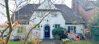 Zen 8-Bedroom Den in Edgbaston