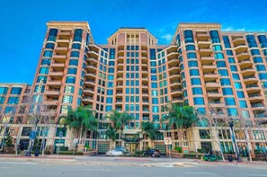 Exterior - Marina|2 King beds|Pool|Sauna|Jacuzzi|Gym|Parking (San Diego)