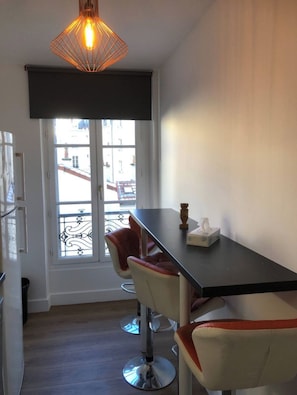 Dining - Appartement - Gare de Bercy Ceinture (Paris)