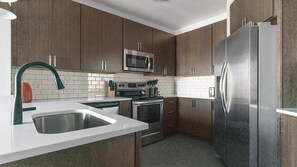 Kühlschrank, Esstisch