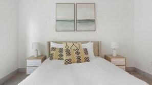 2 habitaciones, escritorio, tabla de planchar con plancha y wifi 