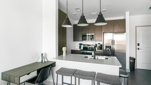 Fridge, microwave, oven, stovetop - Landing | Stylish 1BD, Clubhouse, Gym (Richmond)