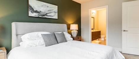 2 bedrooms, desk, iron/ironing board, Internet
