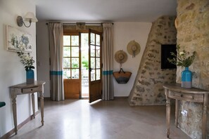 Interior - Charming Mas in Provence near Aix (Rognes)