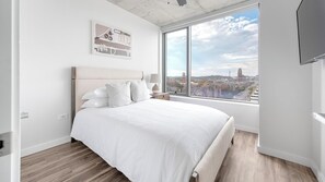 1 bedroom, desk, iron/ironing board, WiFi - Landing | Spectacular 1BD, Rooftop Lounge (Nashville)