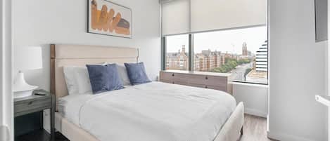 1 habitación, escritorio, tabla de planchar con plancha y internet