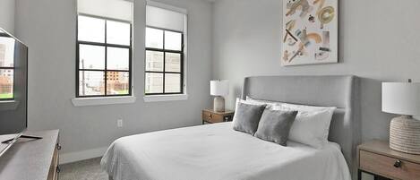 2 室のベッドルーム、デスク、アイロン / アイロン台、インターネット