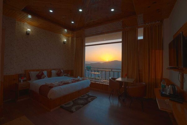 Decoración personalizada, muebles diferentes, escritorio y wifi gratis