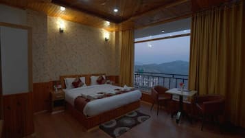 Superior Double or Twin Room, Mountain View | Individually decorated, individually furnished, desk, free WiFi