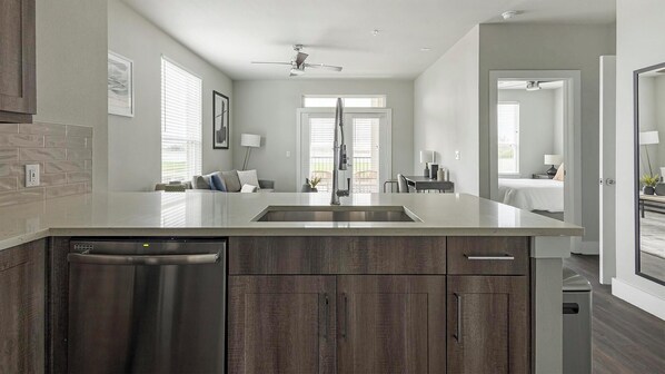 1 chambre, bureau, fer et planche à repasser, Wi-Fi