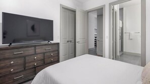 2 habitaciones, escritorio, tabla de planchar con plancha y wifi 
