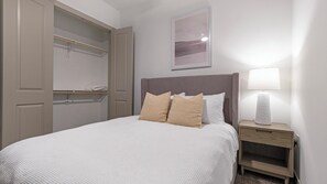 1 chambre, bureau, fer et planche à repasser, Wi-Fi