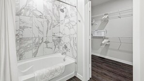 Bathroom - Landing | Beautiful 2BD, Courtyard, Gym (Houston)