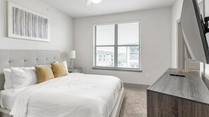 2 habitaciones, escritorio, tabla de planchar con plancha y wifi 