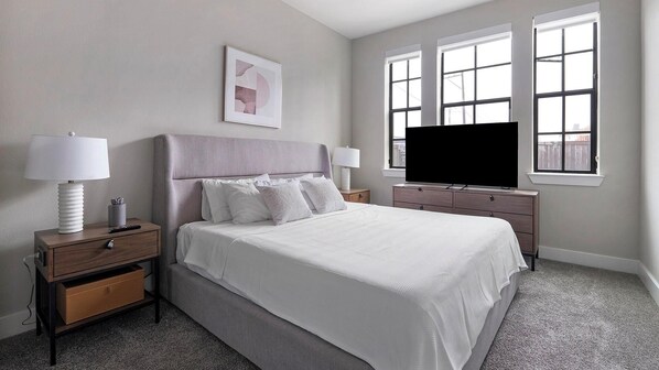 2 Schlafzimmer, Schreibtisch, Bügeleisen/Bügelbrett, WLAN