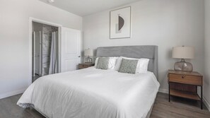 2 bedrooms, desk, iron/ironing board, WiFi