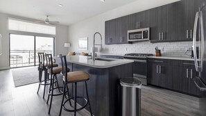 Kühlschrank, Esstisch