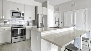 Fridge, microwave, oven, stovetop - Landing | Amazing 1BD, Gym, Clubhouse (Austin)