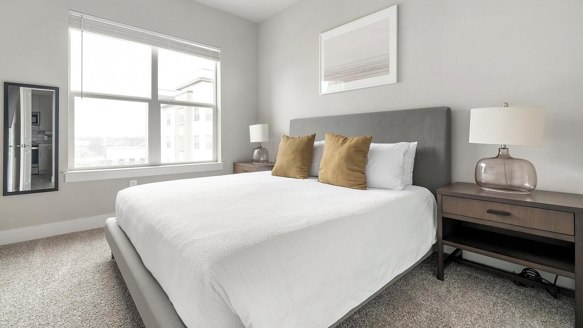 1 chambre, bureau, fer et planche à repasser, accès Internet