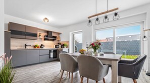 Frigorífic, microones, forn i placa de cuina