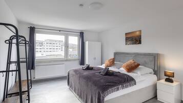 2 Schlafzimmer, BĂŒgeleisen/BĂŒgelbrett, kostenloses WLAN, BettwĂ€sche