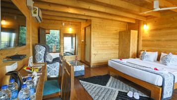 In-room safe, desk, soundproofing, free WiFi