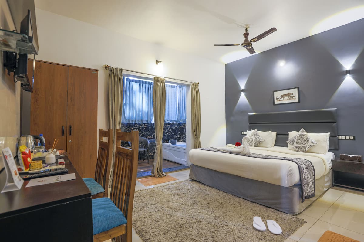Comfort kamer | 1 slaapkamer, een kluis op de kamer, een bureau, geluiddichte muren