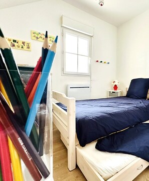 3 bedrooms, iron/ironing board, free WiFi, bed sheets