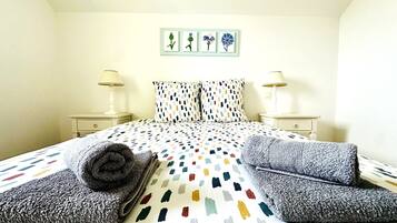 3 chambres, fer et planche à repasser, Wi-Fi gratuit, draps fournis