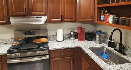 Soulard King 1BR - Personal Gym and Sauna Oasis