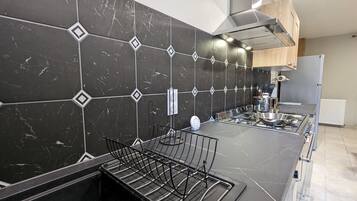 Réfrigérateur, micro-ondes, lave-vaisselle