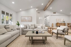 Smart-TV, peis og kontorer