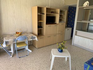 Interior - Ground Floor Studio with Large Terrace, 50m from Beach, Parking Included - Le Grau-du-Roi (Port Camargue)