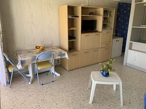 Interior - Ground Floor Studio with Large Terrace, 50m from Beach, Parking Included - Le Grau-du-Roi (Port Camargue)