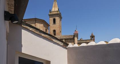 Designer apartment 10 minutes' drive from the sea