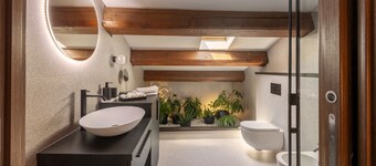 Designer apartment 10 minutes' drive from the sea