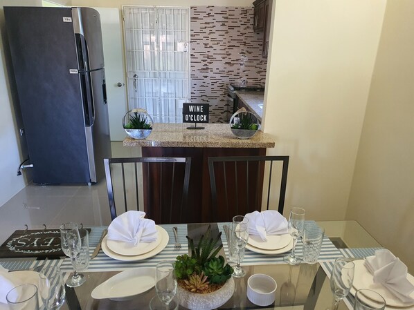 Dining - Gil-Manor (Falmouth)