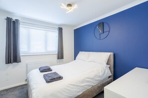 2 bedrooms, iron/ironing board, WiFi, bed sheets - Stunning Modern House In Coventry (Walsgrave on Sowe)