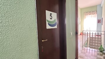 House, Multiple Bedrooms, Smoking, Balcony | Interior