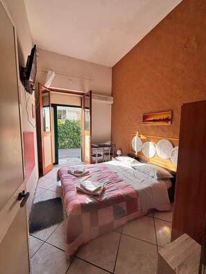 8 bedrooms - Rifugio di Stazzo Holiday Home for Groups of 20 People (Acireale)