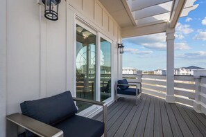 Terrace/patio - Luxury New Build, Steps to Beach w Elevator, Pool (Ocean Isle Beach)