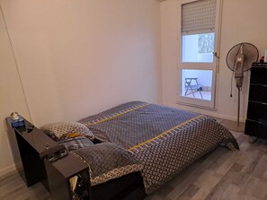 4 室のベッドルーム、アイロン / アイロン台、WiFi、ベッドシーツ