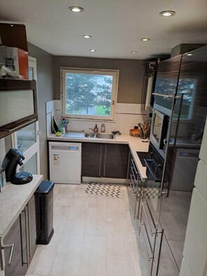 電子レンジ、オーブン、コンロ、食器洗い機