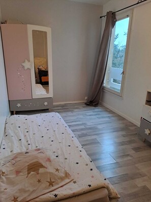 4 Schlafzimmer, Bügeleisen/Bügelbrett, WLAN, Bettwäsche