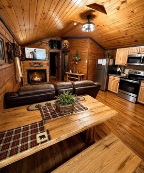 Interior - Playing Hooky - Couple's Retreat - Peaceful Woodland Paradise, Hot Tub, Pet Friendly (Sevierville)
