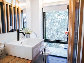 Royal Cottage | Kamar mandi | Shower, pancuran hujan, perlengkapan mandi gratis, dan pengering rambut